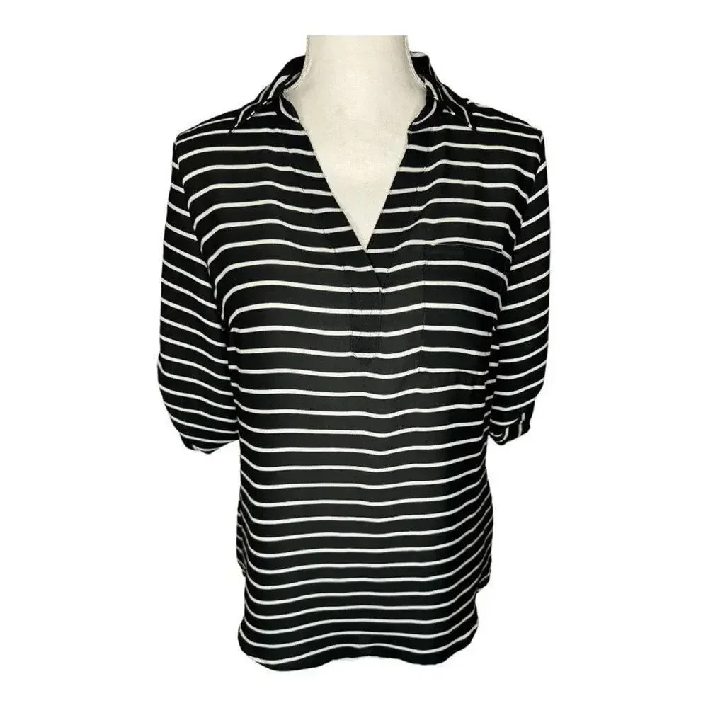 New York‎ & Company Women’s XS Black & White Striped V-Neck Top